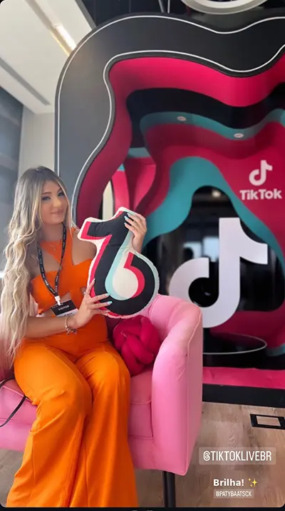 moura agency streamer stoneheart foto na logo do tiktok em sp